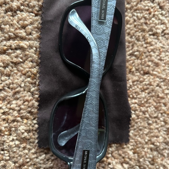 Michael Kors Caitlyn sunglasses - Picture 2 of 6
